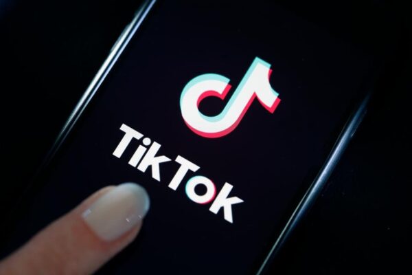 Hướng dẫn cách tải TikTok về máy tính và điện thoại an toàn và đơn giản nhất. 