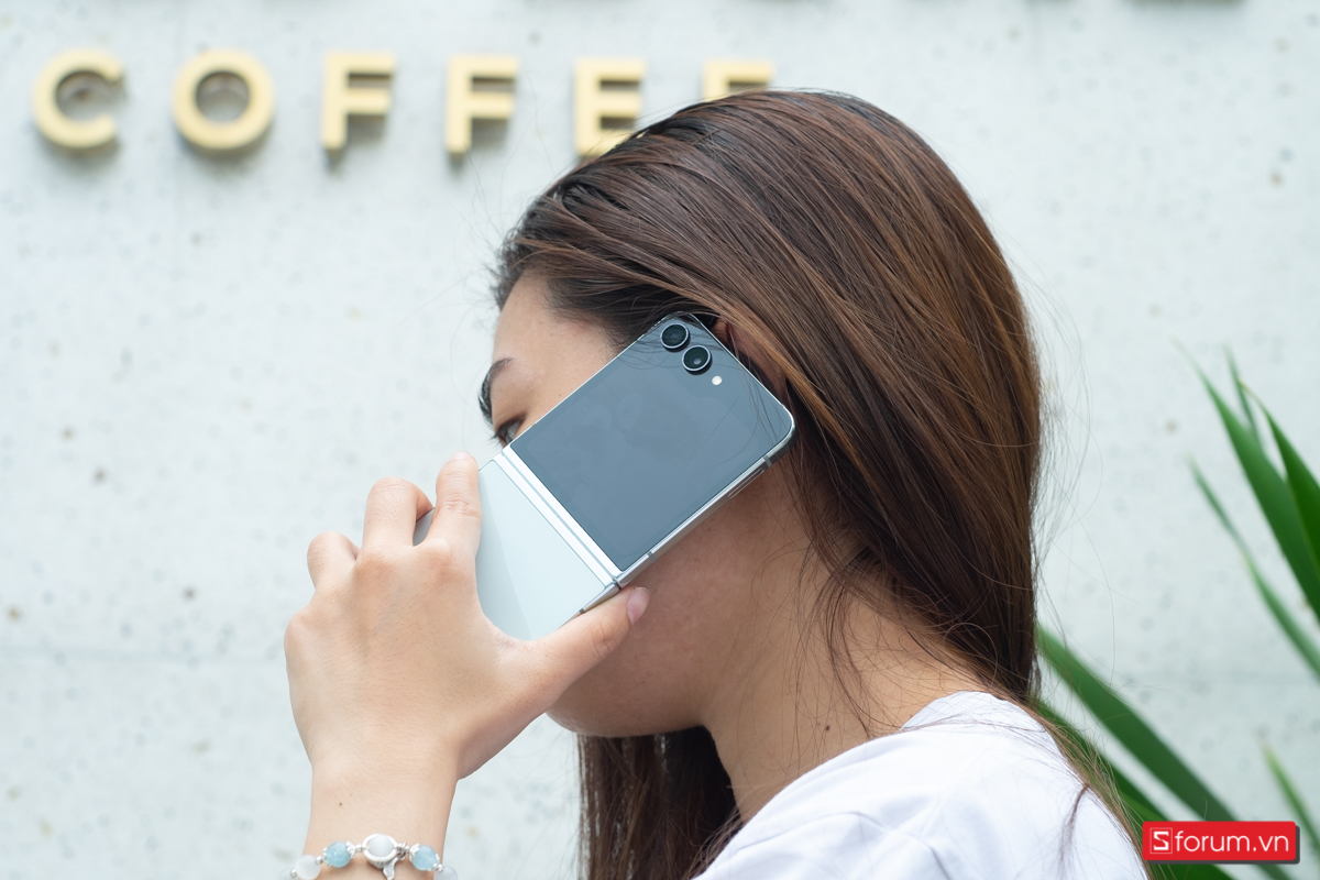 Samsung Galaxy Z Flip5 chắc chắn chiếm cảm tình vói các chị em phụ nữ