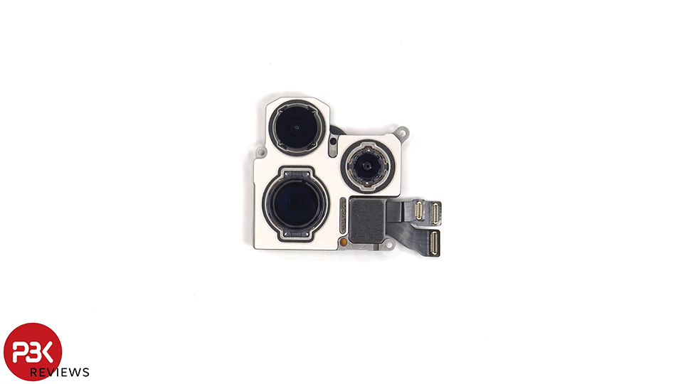 Hệ thống camera phía sau của iPhone 15 Pro được đặt thuận tiện trong một khung
